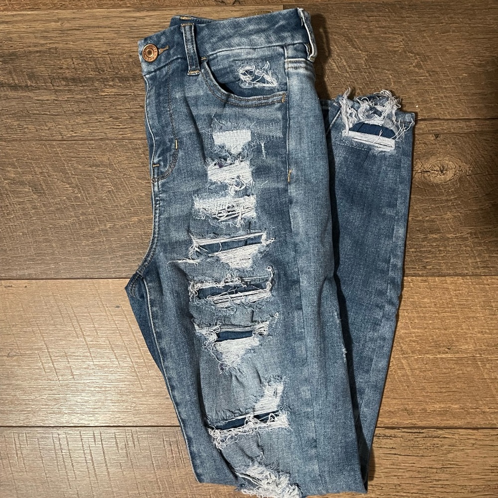 Distressed Curvy Hi-Rise Jegging